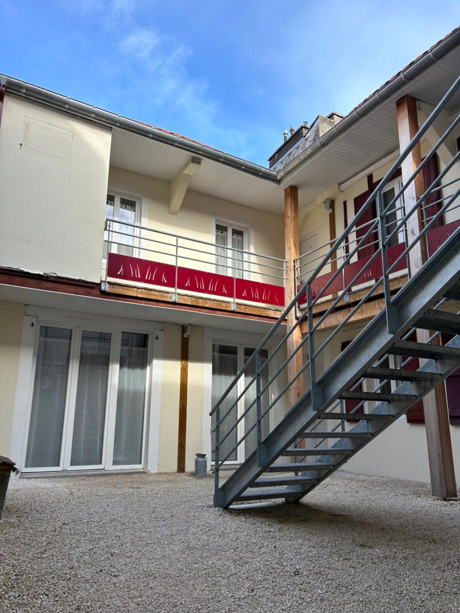 Le Patio : Appartement Chic 3 Chambres Au Coeur De Pau Eksteriør billede
